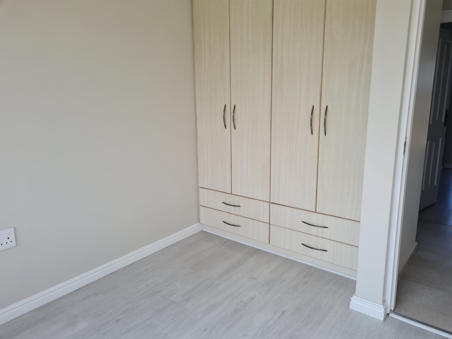 To Let 3 Bedroom Property for Rent in Wavecrest Eastern Cape